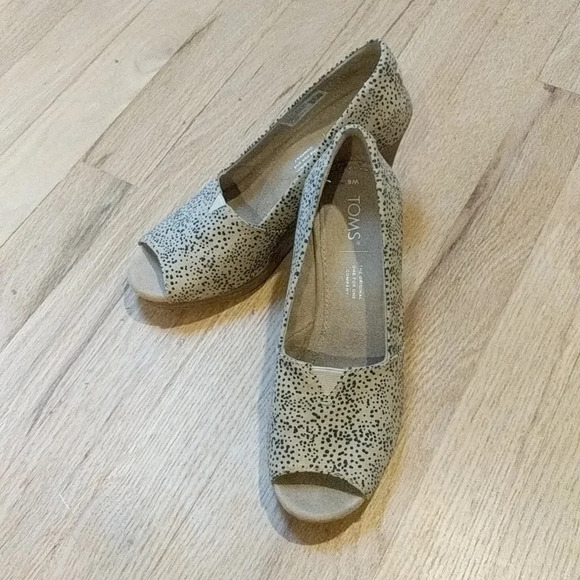 Toms Peep Toe Wedge Sandals, Size 6 - Picture 2 of 7
